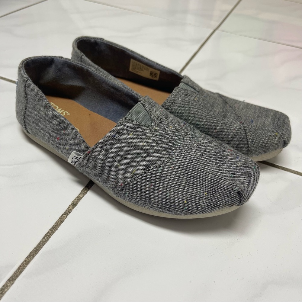 Tom’s classic alpargeta size 5.5